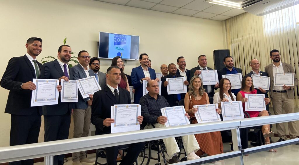 Gustavo Brasileiro, seu vice e vereadores são diplomados pela justiça eleitoral