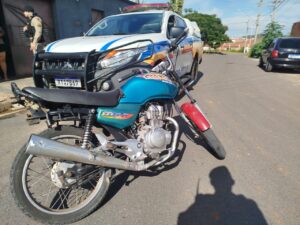 Motocicleta apreendida pela Polícia Militar