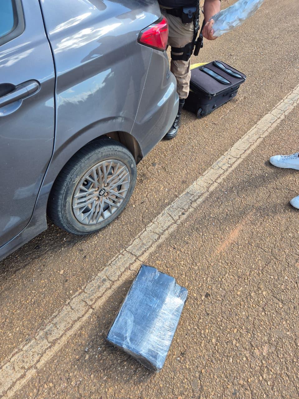 homem e preso com maconha colombia gold escondida em bagagem na br 352 em coromandel gb 21543 e9638