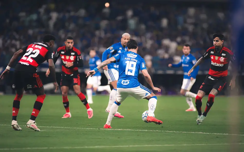 Cruzeiro x Flamengo no Mineirao 2 scaled aspect ratio 512 320